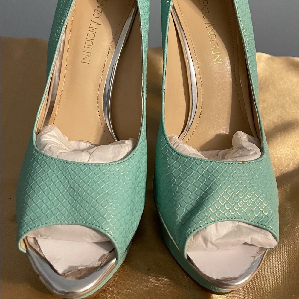 Ladies platform peep toe heel